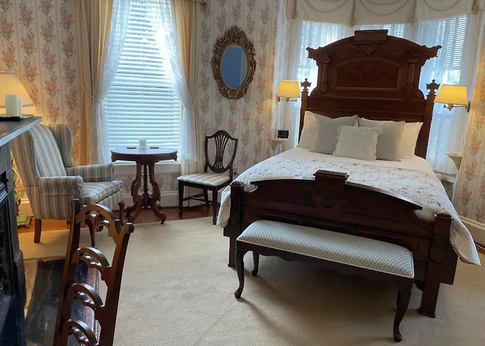The Oaks Victorian Inn